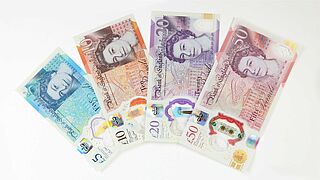 5, 10, 20, and 50 pound English banknotes with KINEGRAM COLORS® Stripes over Window